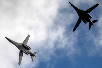 [Info] Máy bay ném bom chiến lược B-1B Lancer Mỹ áp sát biên giới Nga