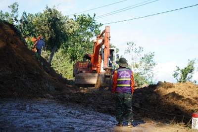 Khẩn trương cứu nạn, khắc phục hậu quả sạt lở đất tại Quảng Nam