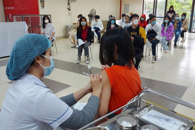 Hà Nội bắt đầu tiêm vắc xin Pfizer cho trẻ từ 15-17 tuổi