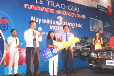 BIDV trao giải Đặc biệt trị giá 1,5 tỷ đồng trong chương trình “May mắn nhân Ba – Sung túc mọi nhà” 