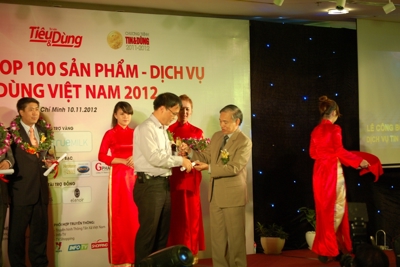 BAC A BANK vinh dự nhận Giải thưởng Tin và Dùng 2012