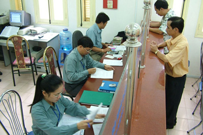 Bộ trưởng Vương Đình Huệ khen thưởng thành tích trong công tác thuế năm 2012