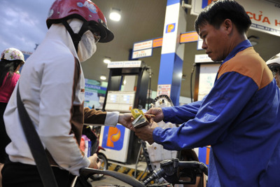 Thủ tướng quyết định chưa tăng giá bán lẻ xăng, dầu Thủ tướng quyết định chưa tăng giá bán lẻ xăng, dầu