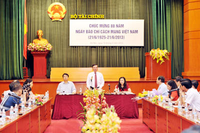 Bộ trưởng Đinh Tiến Dũng chúc mừng báo chí ngành Tài chính nhân ngày Báo chí Cách mạng Việt Nam