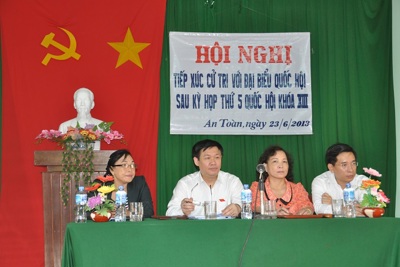 Trưởng Ban Kinh tế Trung ương Vương Đình Huệ công tác tại xã vùng cao Trưởng Ban Kinh tế Trung ương Vương Đình Huệ công tác tại xã vùng cao