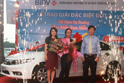 BIDV trao 756 triệu đồng cho khách hàng may mắn