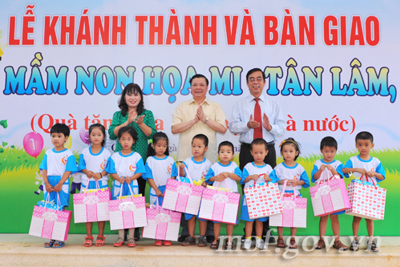 Kho bạc Nhà nước trao tặng trường mầm non tại Quảng Trị