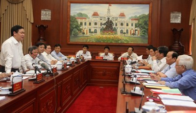 Xây dựng TP. Hồ Chí Minh từng bước trở thành trung tâm lớn về kinh tế, tài chính và thương mại Xây dựng TP. Hồ Chí Minh từng bước trở thành trung tâm lớn về kinh tế, tài chính và thương mại