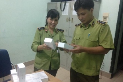 Tạm giữ lô hàng Iphone 6 trị giá trên 500 triệu đồng Tạm giữ lô hàng Iphone 6 trị giá trên 500 triệu đồng