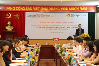 Bế giảng khóa đào tạo ngoại ngữ cho cán bộ Kho bạc Nhà nước