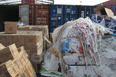 Phát hiện một container hàng hóa mỹ phẩm đã hết hạn sử dụng Phát hiện một container hàng hóa mỹ phẩm đã hết hạn sử dụng