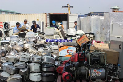 Phát hiện gần 200 container hàng cấm tại TP. Hồ Chí Minh Phát hiện gần 200 container hàng cấm tại TP. Hồ Chí Minh