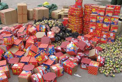 Hải quan Nghệ An phối hợp thu giữ 9,7kg pháo Hải quan Nghệ An phối hợp thu giữ 9,7kg pháo