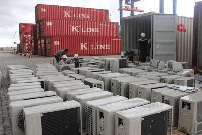 Khởi tố vụ án buôn lậu liên quan đến 2 doanh nghiệp Khởi tố vụ án buôn lậu liên quan đến 2 doanh nghiệp