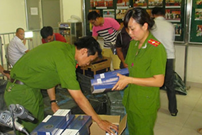 Thu giữ số thuốc lá lậu trị giá 2,3 tỷ đồng Thu giữ số thuốc lá lậu trị giá 2,3 tỷ đồng