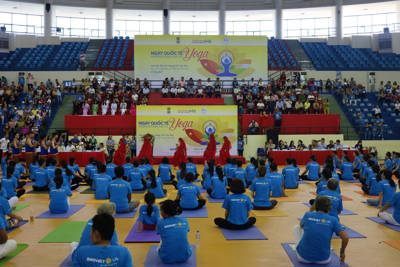 Gần 3.000 người đồng diễn Yoga tại 3 tỉnh thành kỉ niệm ngày Quốc tế Yoga 2017