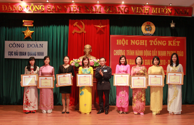 Cán bộ nữ công chức Cục Hải quan Quảng Ninh: “Giỏi việc nước, đảm việc nhà" Cán bộ nữ công chức Cục Hải quan Quảng Ninh: “Giỏi việc nước, đảm việc nhà"