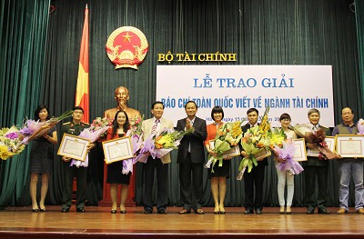Đi trước và định hướng dư luận