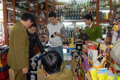 Tăng cường chống buôn lậu, gian lận thương mại và hàng giả Tăng cường chống buôn lậu, gian lận thương mại và hàng giả