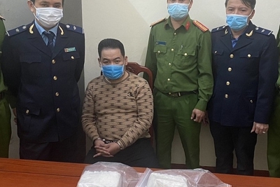 Hải quan Hà Tĩnh bắt giữ gần 2 kg ma túy đá và hơn 5.000 viên hồng phiến