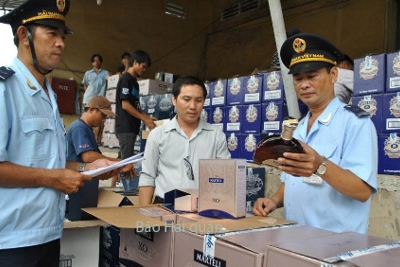 Đề xuất trang bị súng cho Hải quan 