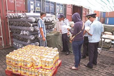 TP.HCM kiên quyết ngăn chặn hàng hóa Trung Quốc nhập lậu TP.HCM kiên quyết ngăn chặn hàng hóa Trung Quốc nhập lậu