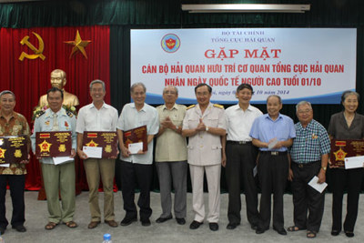 Gặp mặt cán bộ hưu trí hải bongdaso nét nhân ngày 1-10  - Tạp chí Tài chính Gặp mặt cán bộ hưu trí hải quan nhân ngày 1-10