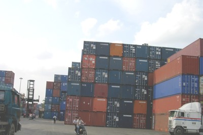 Trên 1.000 container hàng tồn đọng tại cảng Sài Gòn Trên 1.000 container hàng tồn đọng tại cảng Sài Gòn
