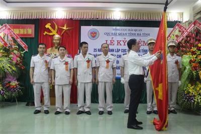 Hải quan Hà Tĩnh vinh dự đón nhận Huân chương Lao động hạng Nhì