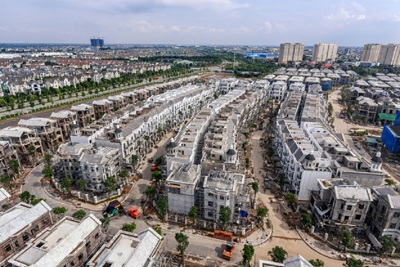 Trang hoàng tổ ấm đón xuân Mậu Tuất tại Vinhomes Riverside - The Harmony
