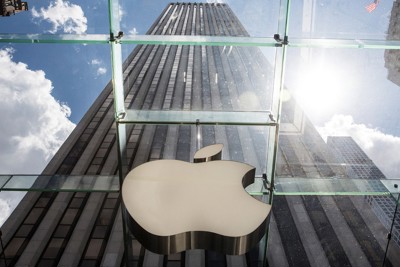 Apple trở thành doanh nghiệp Mỹ đầu tiên có vốn hóa vượt 3.000 tỷ USD 