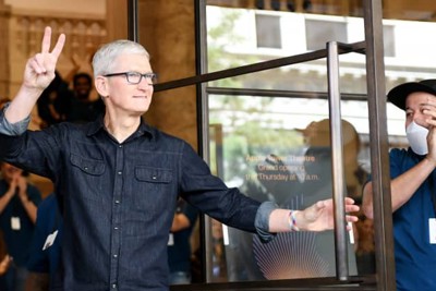 CEO Apple nhận tổng lương thưởng gần 100 triệu USD trong năm 2021