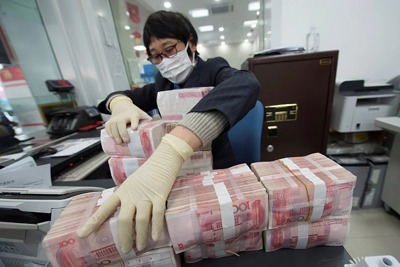  Trung Quốc tiêu hủy tiền giấy ngăn virus Corona 