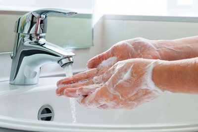 Tự làm nước rửa tay diệt khuẩn tại nhà