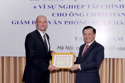 Kỷ niệm chương “Vì sự nghiệp Tài chính Việt Nam” được xét tặng một lần cho cá nhân đủ tiêu chuẩn