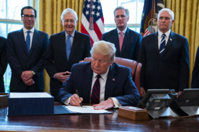 Tổng thống Donald Trump ký ban hành gói kích thích kinh tế lớn nhất trong lịch sử nước Mỹ