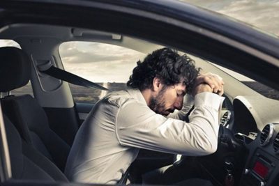 Những nguy hiểm khi ngủ trong xe hơi