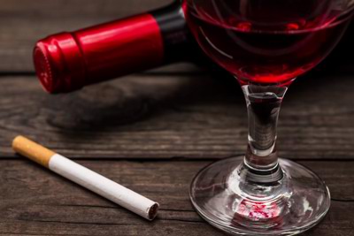 Phạt đến 140 triệu đồng nếu quảng cáo thuốc lá, rượu từ 15 độ trở lên 