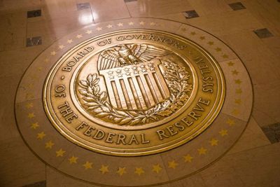  Fed công bố tiếp tục tung gói hỗ trợ tài chính 2.300 tỷ USD cho doanh nghiệp nhỏ và vừa 