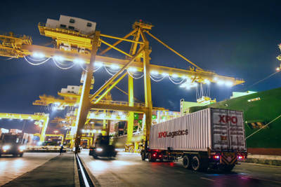 Các yếu tố tác động đến sự phát triển của doanh nghiệp logistics khu vực Đồng bằng sông Cửu Long