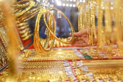 Giá vàng tiếp tục tăng, chênh lệch giá mua – bán lên tới 700 nghìn đồng/lượng