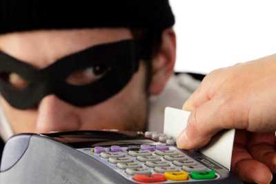 Đề phòng trộm cắp thẻ tín dụng: Tránh đưa chân vào bẫy 