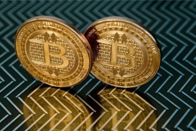  Bitcoin vượt 12.000 USD 