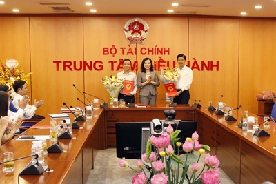 Trao quyết định luân phiên, điều động, bổ nhiệm Tổng biên tập Tạp chí Tài chính và Thời báo Tài chính Việt Nam