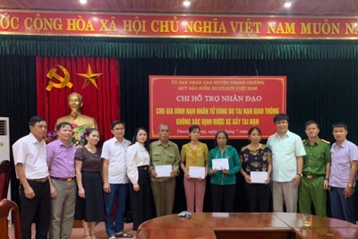 Hỗ trợ nhân đạo gia đình nạn nhân tử vong do tai nạn giao thông tại Thanh Chương, Nghệ An