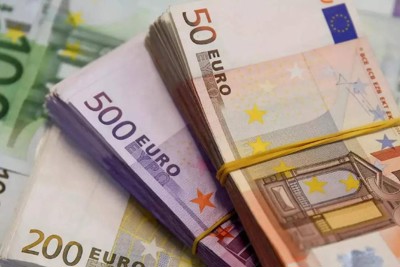 Châu Âu hứng chịu hậu quả tệ hại khi đồng euro đạt điểm cân bằng với đồng USD 