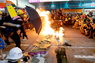 Gần hai tháng biểu tình, kinh tế Hồng Kông thiệt hại ra sao?