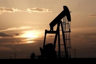 Giá dầu trượt dốc do lo ngại về triển vọng phục hồi nhu cầu nhiên liệu tại Mỹ