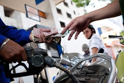 Tự ý điều chỉnh giá bán lẻ xăng dầu bị phạt đến 50 triệu đồng