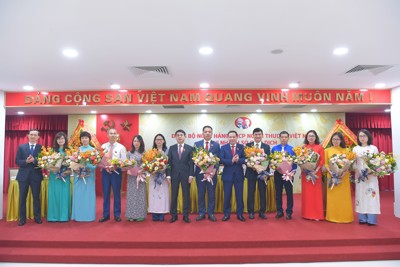 Đảng bộ Vietcombank Sở giao dịch: Tiếp lửa truyền thống – Vững bước tiên phong